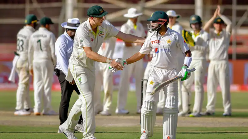 Australia tour in pakistan 2022 and babar azam out in 194 in day 5 in test.